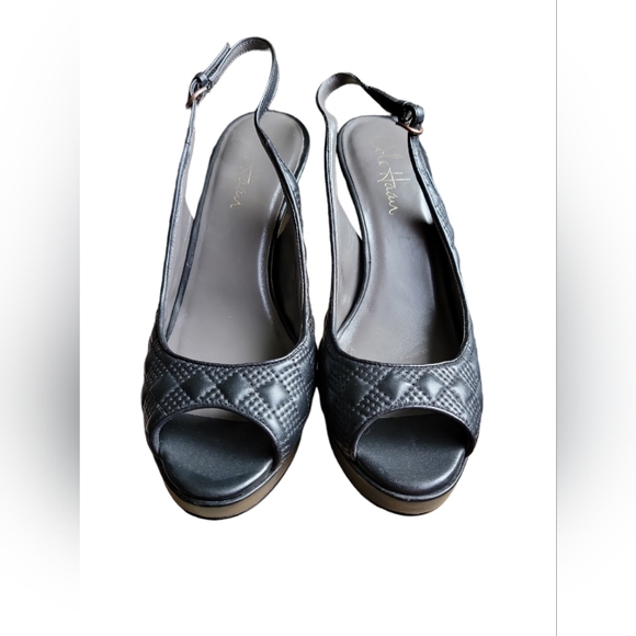 Cole Haan Heels Size 7B NWOT - Picture 2 of 7